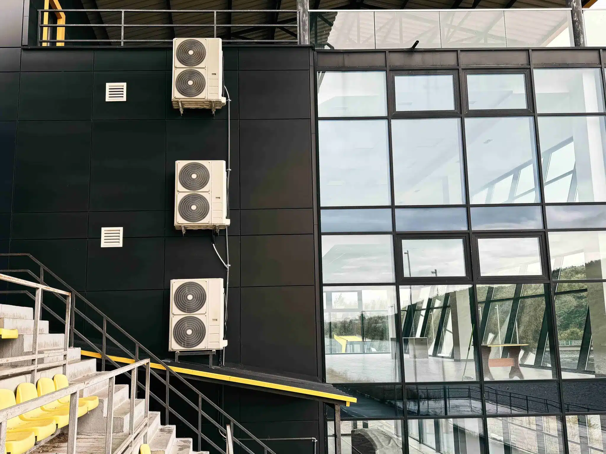 Performance énergétique des bâtiments tertiaires : le BACS et la GTB présentent un potentiel sous-exploité