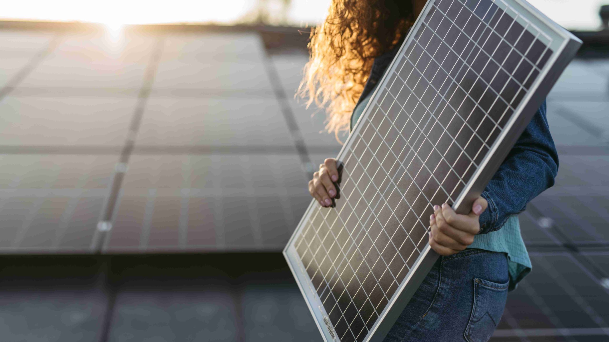 Quelle est la différence entre un panneau solaire thermique et photovoltaïque ?