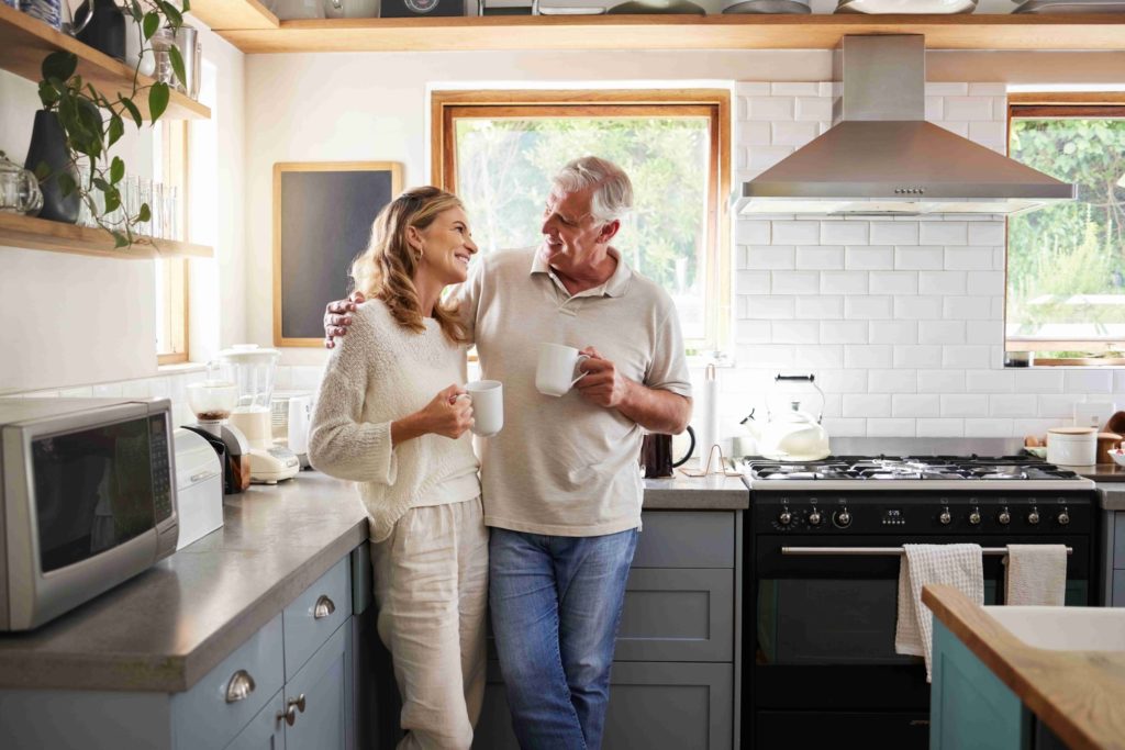 Couple dans sa cuisine